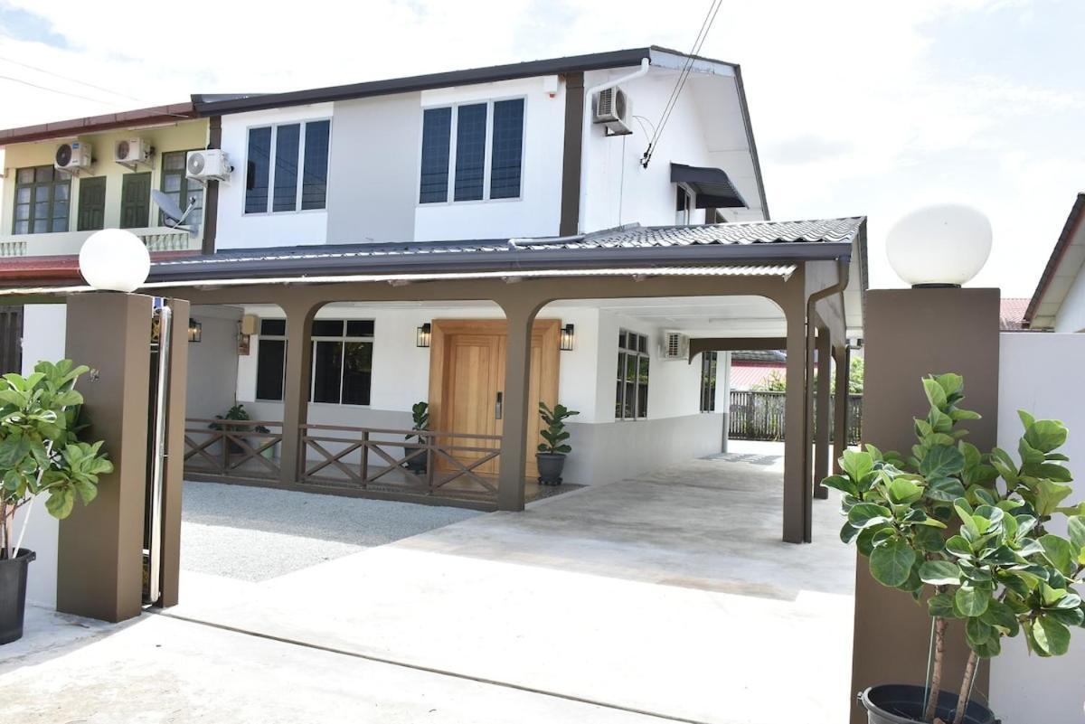 Rain Tree Homestay Bintulu Buitenkant foto