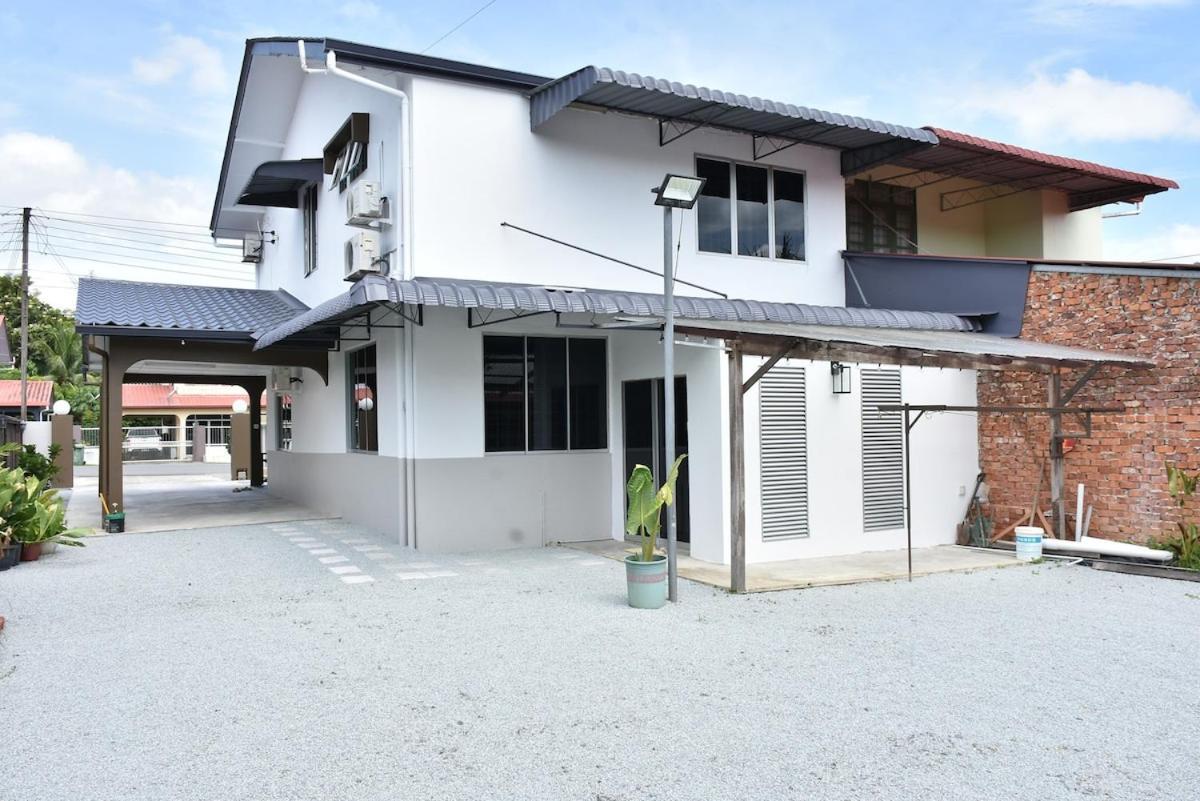 Rain Tree Homestay Bintulu Buitenkant foto