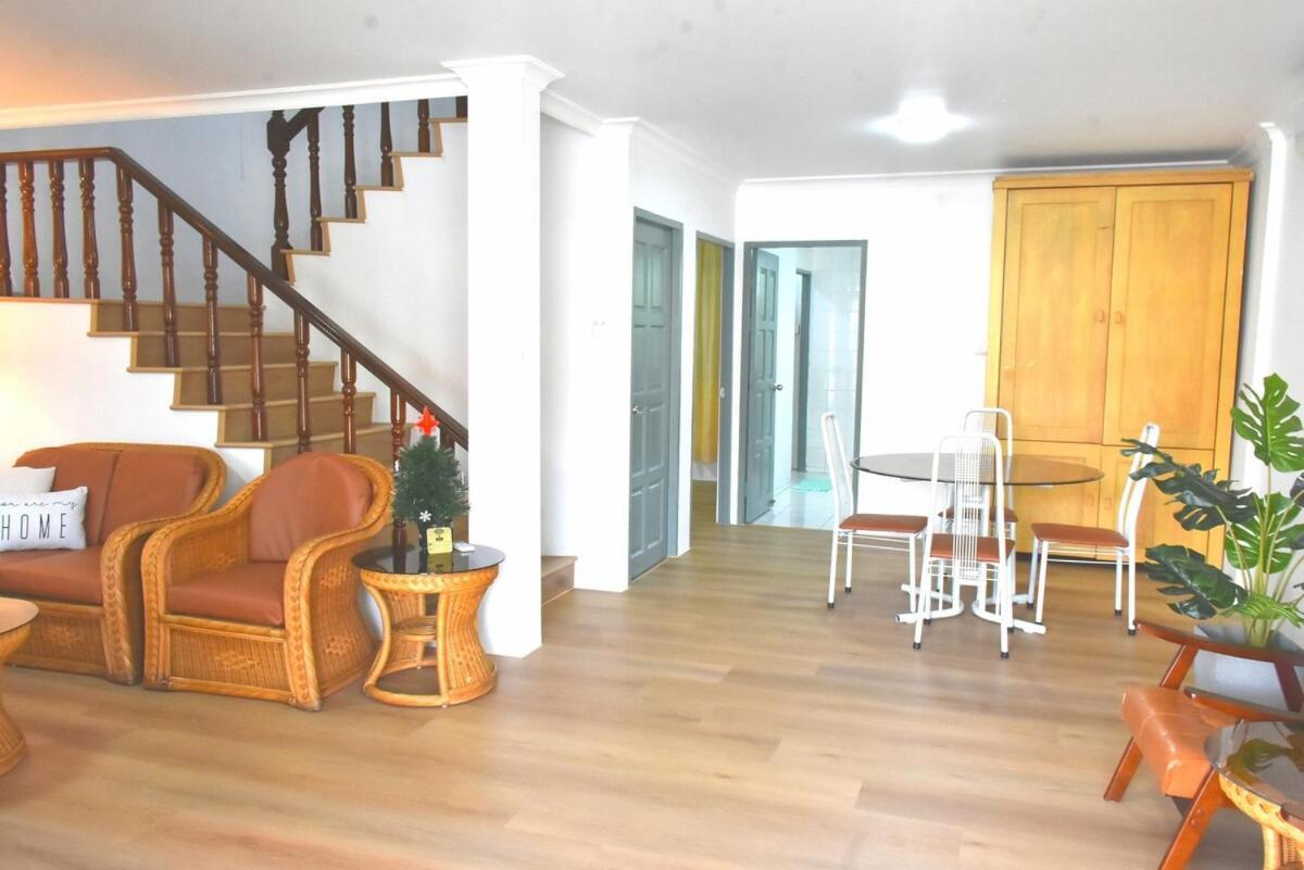 Rain Tree Homestay Bintulu Buitenkant foto