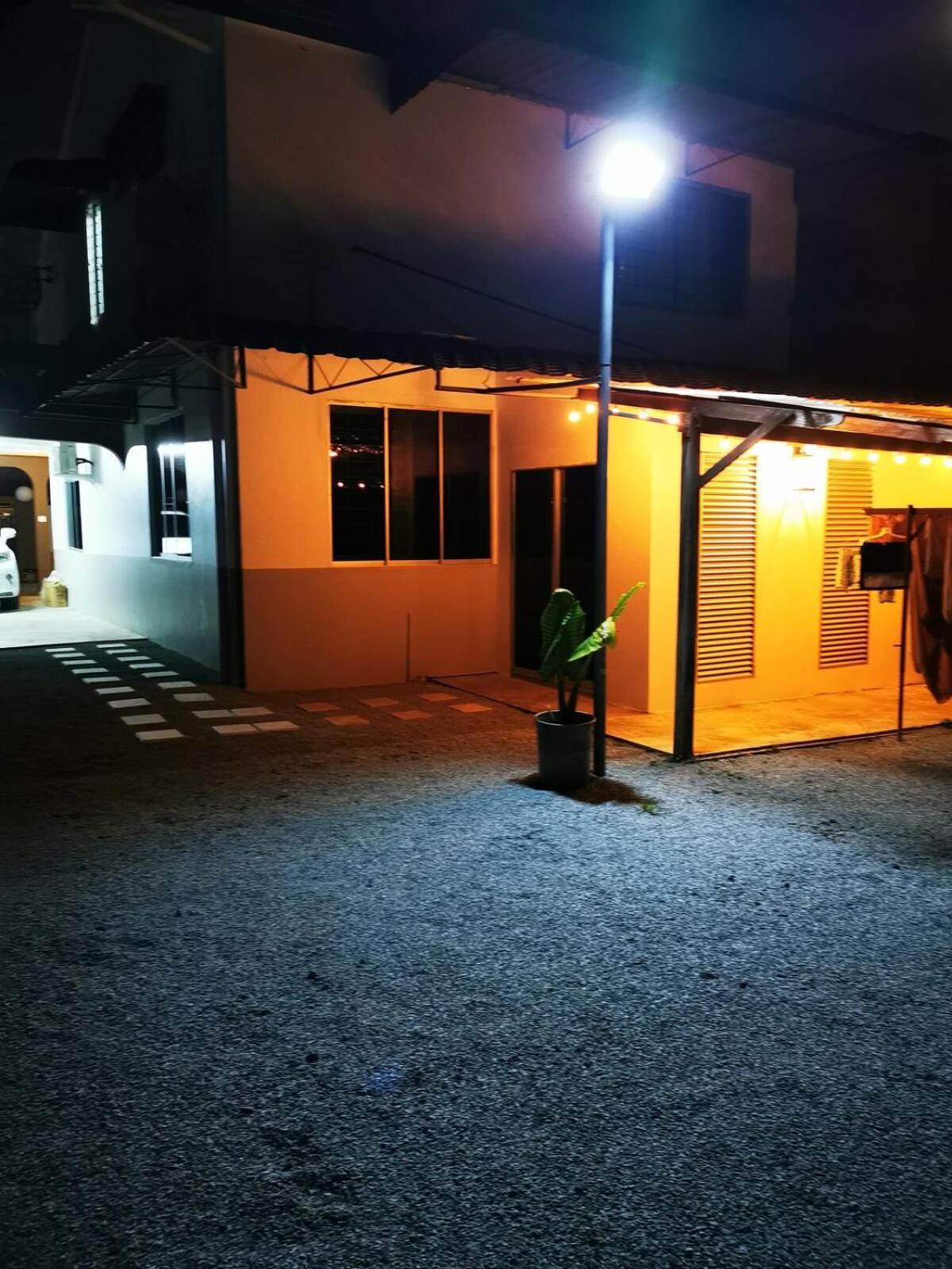 Rain Tree Homestay Bintulu Buitenkant foto