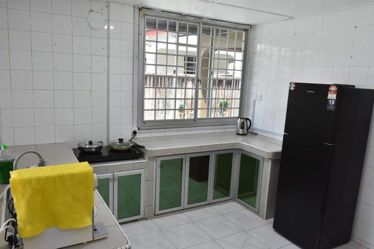 Rain Tree Homestay Bintulu Buitenkant foto