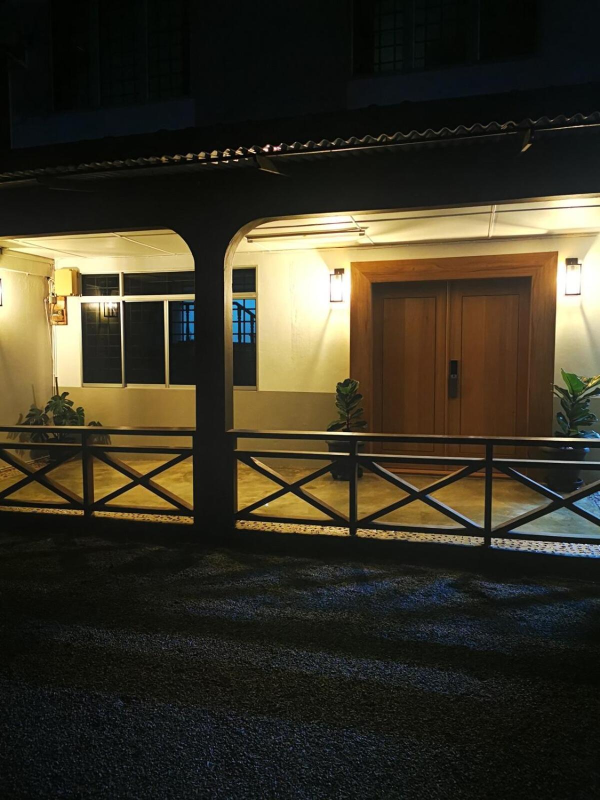 Rain Tree Homestay Bintulu Buitenkant foto